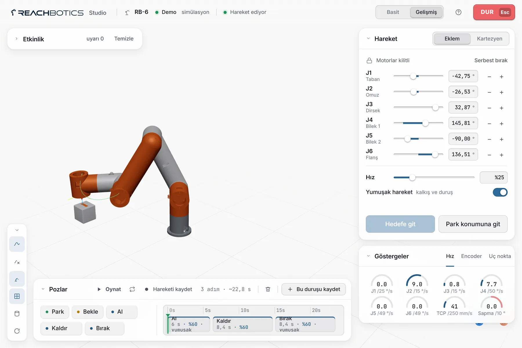 Reachbotics Studio canlı demo ekranı: 3B robot kol, eklem sürgüleri, pozlar ve göstergeler